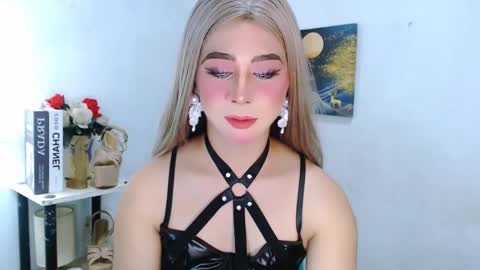 expensive_elise online show from April 19, 11:53 am
