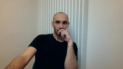 Snapshot of extr0 chatting on April 3, 9:24 pm Extro online show from April 3, 9:24 pm