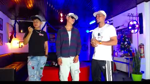 extrangers online show from December 22, 1:19 pm