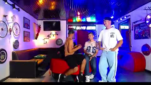 extrangers online show from January 19, 1:15 pm