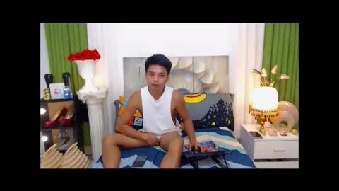 Snapshot of extraservice69menx chatting on February 25, 8:51 pm JOHNDAVE online show from February 25, 8:51 pm