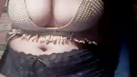 Snapshot of extremelydmilkyboobs chatting on August 3, 9:04 am extremelydmilkyboobs online show from August 3, 9:04 am