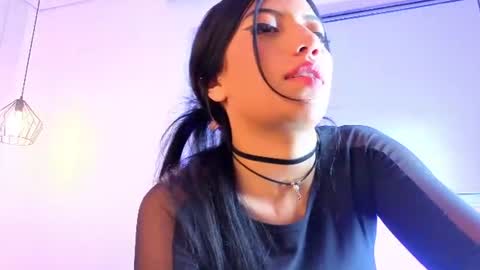 Snapshot of ey_im_simone_ chatting on June 13, 12:47 pm online show from June 13, 12:47 pm