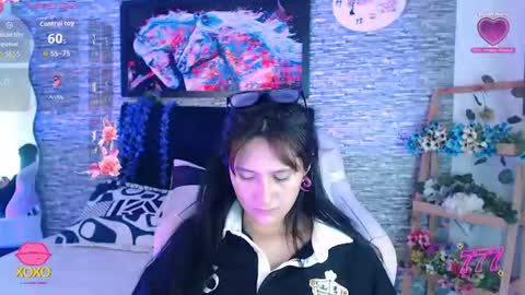 Snapshot of eyesmoon7710 chatting on June 19, 11:58 am eyes moon online show from June 19, 11:58 am