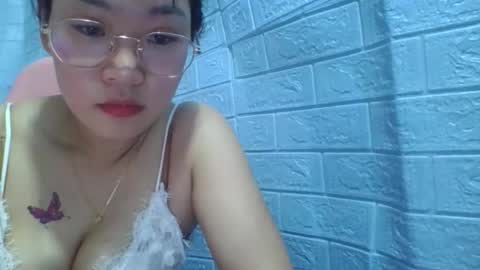 Snapshot of eyewet chatting on April 11, 8:29 am Eye online show from April 11, 8:29 am