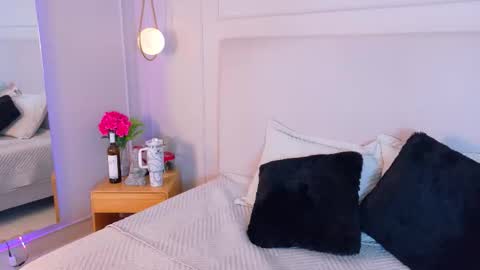 eymicooper online show from March 2, 8:15 pm