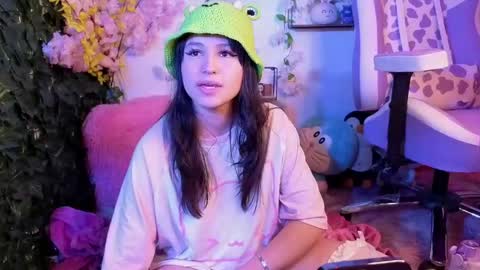 Snapshot of eymmy_24 chatting on June 5, 6:52 am eymmy_24 online show from June 5, 6:52 am