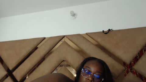 eyshaexotii online show from April 1, 1:50 am