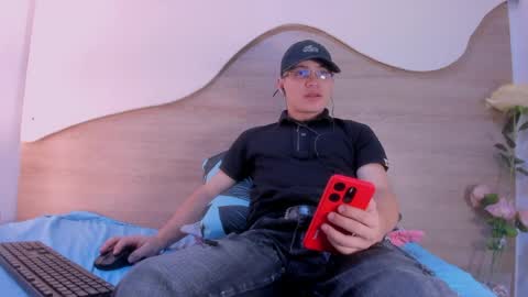 Snapshot of eytan_20 chatting on May 22, 1:39 pm EYTAN online show from May 22, 1:39 pm