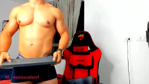 Ezzio Scolaro online show from November 23, 1:05 am