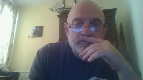 Snapshot of f1zzeek chatting on May 3, 9:26 am f1zzeek online show from May 3, 9:26 am