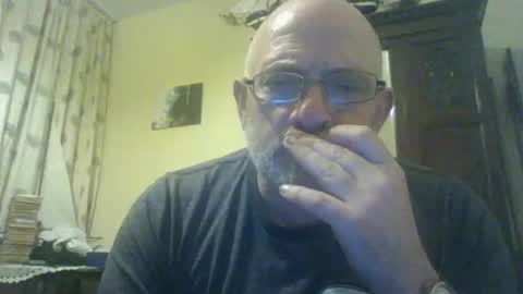 Snapshot of f1zzeek chatting on May 3, 11:55 pm f1zzeek online show from May 3, 11:55 pm