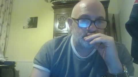 Snapshot of f1zzeek chatting on May 7, 1:00 am f1zzeek online show from May 7, 1:00 am