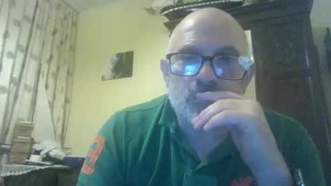 Snapshot of f1zzeek chatting on May 9, 12:27 am f1zzeek online show from May 9, 12:27 am