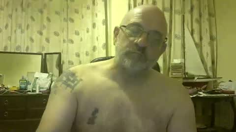 Snapshot of f1zzeek chatting on May 17, 10:28 pm f1zzeek online show from May 17, 10:28 pm