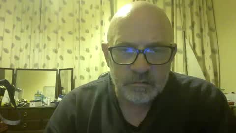 Snapshot of f1zzeek chatting on May 18, 10:37 pm f1zzeek online show from May 18, 10:37 pm