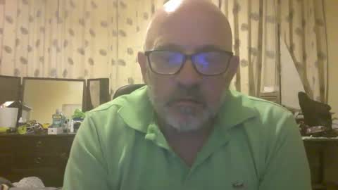Snapshot of f1zzeek chatting on May 22, 11:32 pm f1zzeek online show from May 22, 11:32 pm