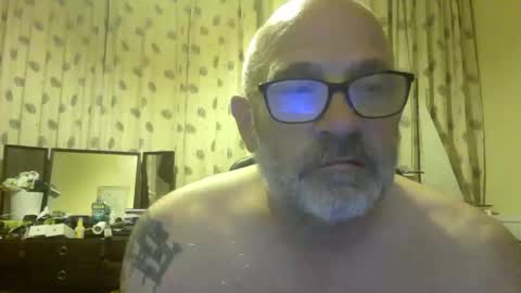 Snapshot of f1zzeek chatting on May 27, 12:40 am f1zzeek online show from May 27, 12:40 am