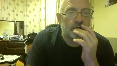 Snapshot of f1zzeek chatting on May 27, 11:13 pm f1zzeek online show from May 27, 11:13 pm