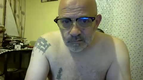 Snapshot of f1zzeek chatting on June 6, 11:09 pm f1zzeek online show from June 6, 11:09 pm
