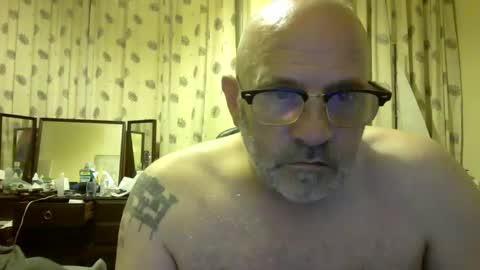 Snapshot of f1zzeek chatting on June 8, 12:03 am f1zzeek online show from June 8, 12:03 am