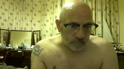 Snapshot of f1zzeek chatting on June 8, 1:28 am f1zzeek online show from June 8, 1:28 am