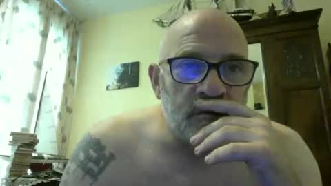 Snapshot of f1zzeek chatting on June 18, 3:27 pm f1zzeek online show from June 18, 3:27 pm