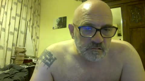 Snapshot of f1zzeek chatting on June 19, 10:13 pm f1zzeek online show from June 19, 10:13 pm
