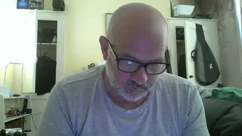 Snapshot of f1zzeek chatting on June 22, 3:31 pm f1zzeek online show from June 22, 3:31 pm
