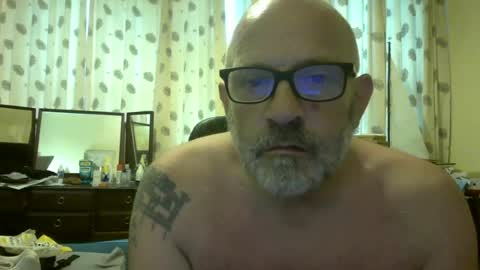 Snapshot of f1zzeek chatting on June 25, 7:51 pm f1zzeek online show from June 25, 7:51 pm