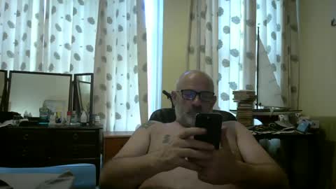 Snapshot of f1zzeek chatting on June 26, 6:45 pm f1zzeek online show from June 26, 6:45 pm