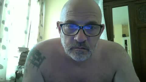 Snapshot of f1zzeek chatting on July 1, 3:23 pm f1zzeek online show from July 1, 3:23 pm