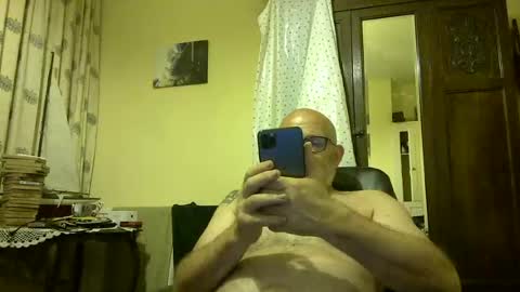 Snapshot of f1zzeek chatting on July 4, 11:44 pm f1zzeek online show from July 4, 11:44 pm