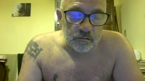 Snapshot of f1zzeek chatting on July 5, 10:06 pm f1zzeek online show from July 5, 10:06 pm