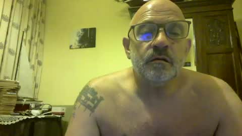 Snapshot of f1zzeek chatting on July 10, 12:26 am f1zzeek online show from July 10, 12:26 am