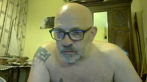 Snapshot of f1zzeek chatting on July 15, 12:05 am f1zzeek online show from July 15, 12:05 am