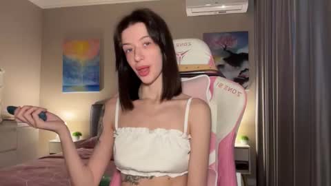 Snapshot of fairy_bloomix chatting on October 19, 7:53 am Bloom online show from October 19, 7:53 am