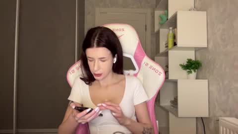 Bloom  online show from March 6, 4:25 pm