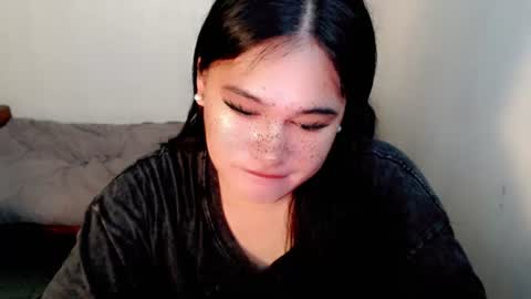 Snapshot of fairy_cuddle chatting on June 17, 10:00 pm call me shanaia online show from June 17, 10:00 pm