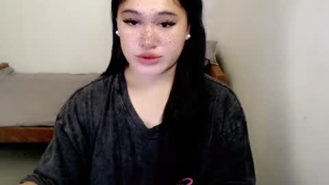 Snapshot of fairy_cuddle chatting on June 22, 9:34 pm call me shanaia online show from June 22, 9:34 pm