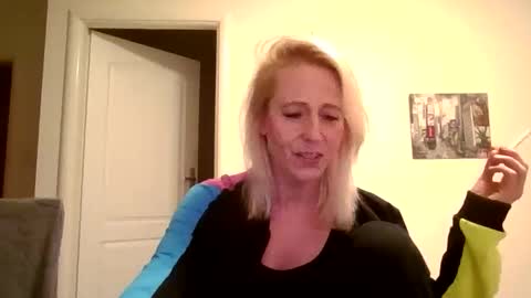 Snapshot of fairy_nightmare chatting on November 12, 5:57 pm Fairy NightMary online show from November 12, 5:57 pm