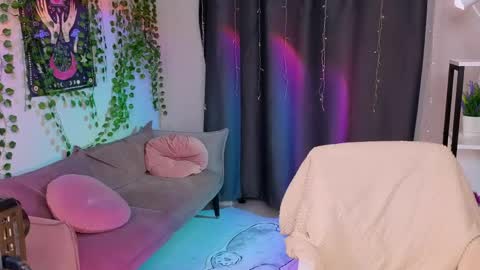 Snapshot of fairy_tara chatting on May 17, 9:33 pm Tara online show from May 17, 9:33 pm