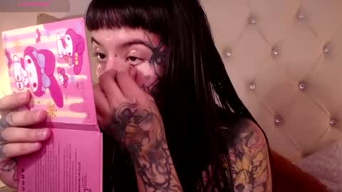 Snapshot of fairyflexxx chatting on December 11, 1:06 pm Fairy online show from December 11, 1:06 pm