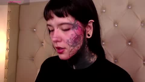 Snapshot of fairyflexxx chatting on December 15, 8:52 am Fairy online show from December 15, 8:52 am