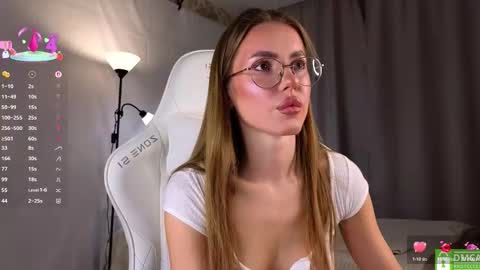 Snapshot of fairyfuckdust chatting on September 27, 12:15 am fairyfuckdust online show from September 27, 12:15 am