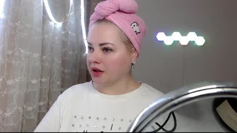 Snapshot of fairyjewell chatting on December 2, 5:37 pm Jewell online show from December 2, 5:37 pm