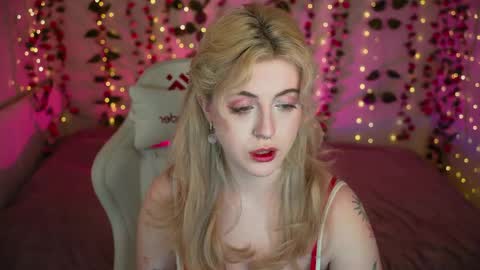 Snapshot of fairyvi chatting on April 1, 3:20 pm Vi online show from April 1, 3:20 pm