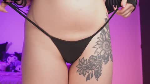 Sara  REMEMBER TO LEAVE A THUMB UP online show from March 4, 4:40 am