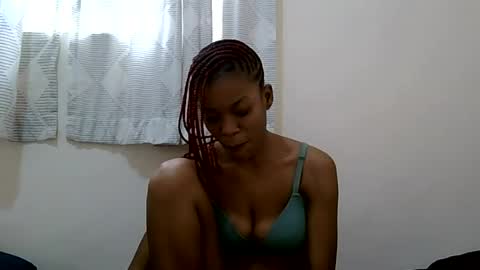 faizah_ online show from July 4, 12:55 pm