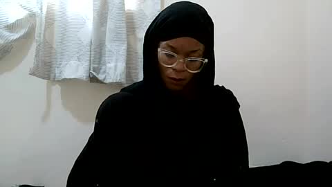 faizah_ online show from July 6, 1:08 pm